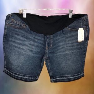 NWT Maternity Bermuda Jean Short Size XXL